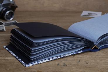 Black cardboard Schreibweise  photo album